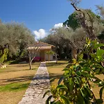 Poly's Lefkada Apolpaina