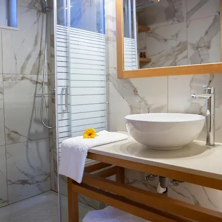 Poly's Lefkada * Apolpaina