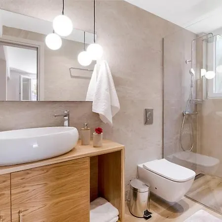 Poly's Lefkada * Apolpaina