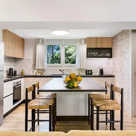 Poly's Lefkada * Apolpaina